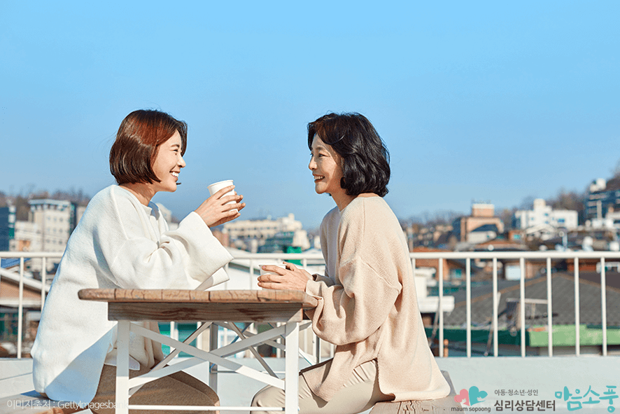 극심한 불안과 공포를 느끼게 되는 공황장애